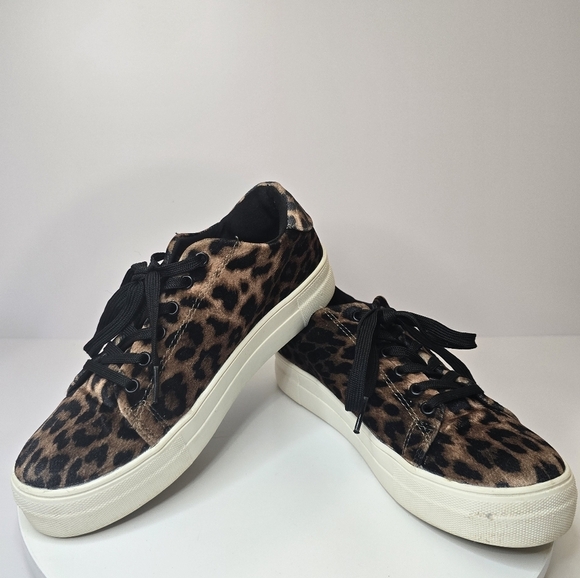 ⭐️40% Off⭐️ Madden Girl Addie Leopard Velvet with Embroidered Rose Sneakers - Picture 3 of 12